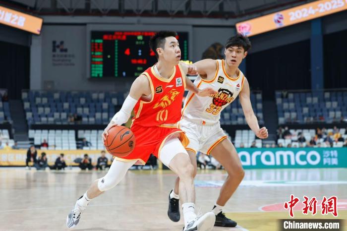 广厦在杭州主场力克深圳豪取9连胜 展现顽强防守