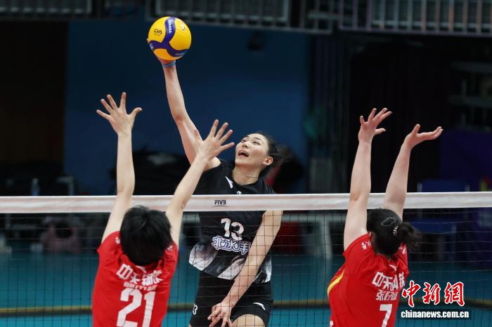 北京女排主场不敌江苏女排 吴梦洁独揽26分助队
