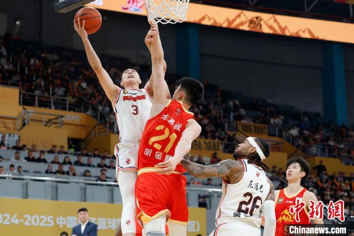 广厦男篮力克广东男篮 暂列积分榜首位