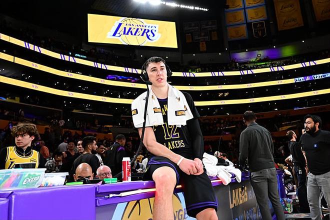 湖人新星拉拉维亚爆发率队取胜 骑士两连胜终结