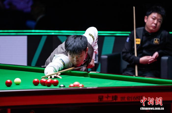 赵心童在香港启德体艺馆以10-6击败张安达,首次