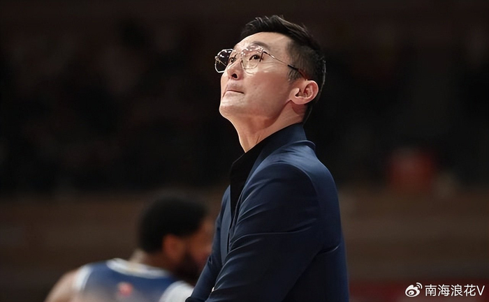 新疆男篮赛季中途换帅引争议 两任主帅遭质疑