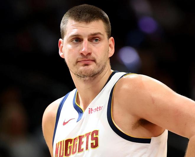 现役巨星最佳一阵次数对比：詹姆斯13次领跑，字