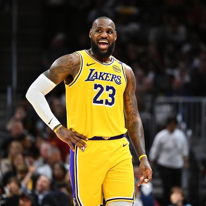 现役巨星最佳一阵次数对比：詹姆斯13次领跑，字