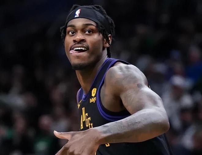 湖人替补三将扛起进攻火力 拉拉维亚防守成关键